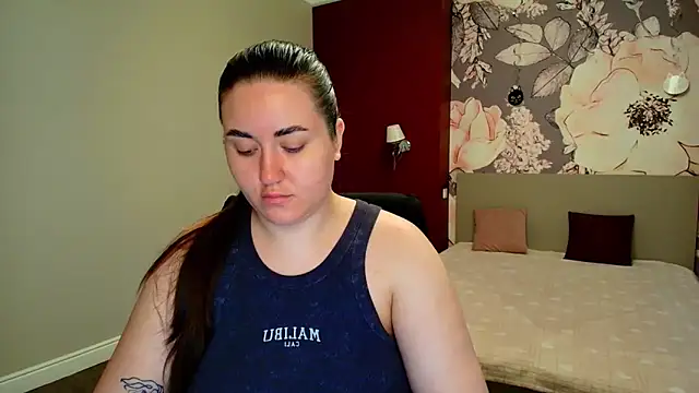 Roxie Bradley online show from April 3, 5:38 am