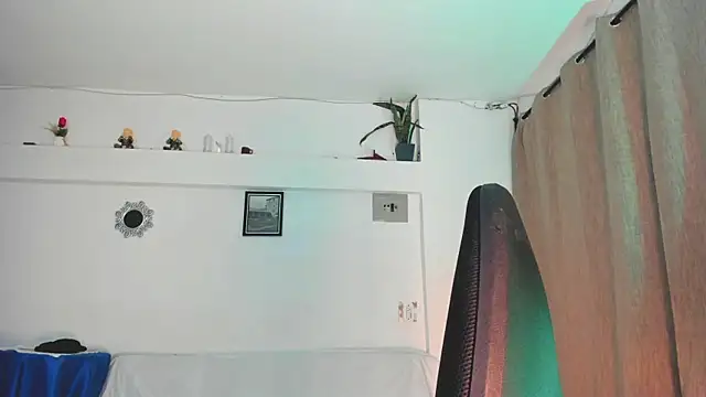 Sinthia Collins online show from April 11, 2:27 am