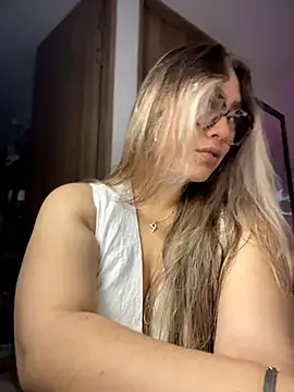 Im sophiie online show from March 27, 6:41 am