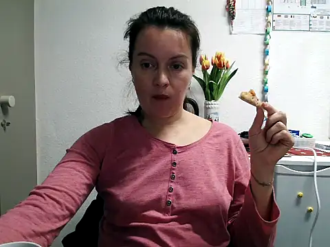 LoveNBloom online show from February 6, 7:29 pm