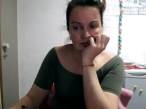 LoveNBloom online show from February 21, 6:04 pm