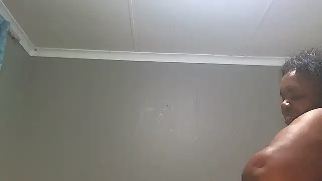 Snapshot of Rosehipsx76 chatting on February 17, 6:25 pm Rosehipsx76 online show from February 17, 6:25 pm