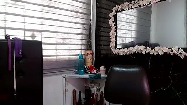 Snapshot of VIOLETTA-HOT chatting on March 18, 4:59 pm VIOLETTA-HOT online show from March 18, 4:59 pm