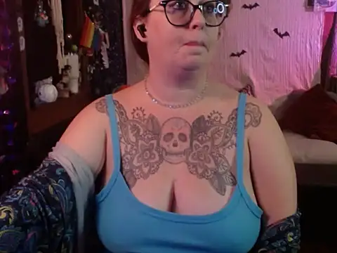 Snapshot of edgexchaos chatting on October 30, 1:29 am edgexchaos online show from October 30, 1:29 am