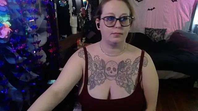 Snapshot of edgexchaos chatting on December 5, 6:26 pm edgexchaos online show from December 5, 6:26 pm