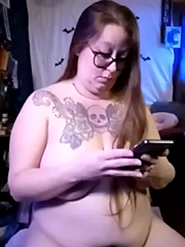 Snapshot of edgexchaos chatting on December 15, 1:10 am edgexchaos online show from December 15, 1:10 am