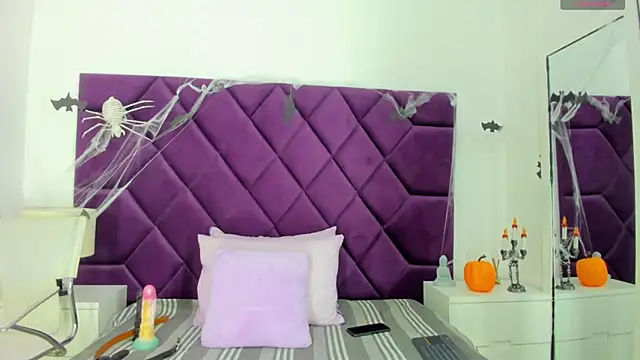 Snapshot of AlmaSean chatting on November 9, 3:38 am AlmaSean online show from November 9, 3:38 am