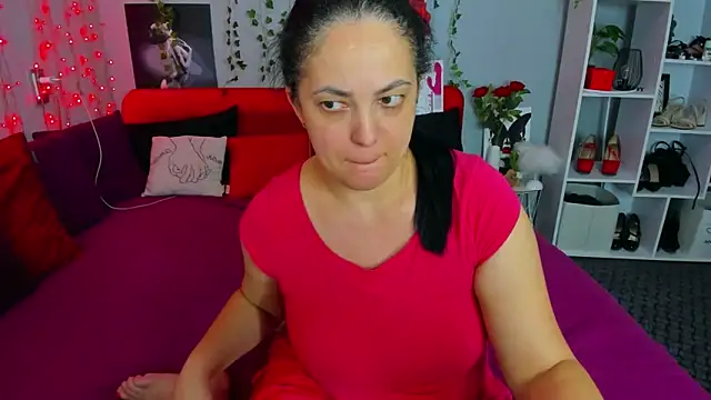 Snapshot of DarlingMilf chatting on October 11, 6:06 pm DarlingMilf online show from October 11, 6:06 pm