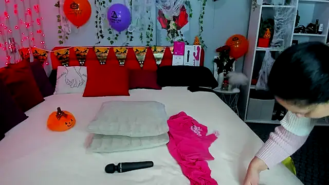 Snapshot of DarlingMilf chatting on November 9, 6:28 pm DarlingMilf online show from November 9, 6:28 pm