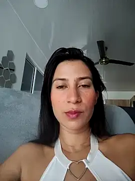 Snapshot of lady-rosse chatting on December 6, 1:44 pm lady-rosse online show from December 6, 1:44 pm