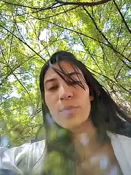 Snapshot of lady-rosse chatting on December 18, 5:31 pm lady-rosse online show from December 18, 5:31 pm