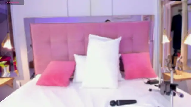 Snapshot of Ahincale chatting on February 17, 8:04 pm Ahincale online show from February 17, 8:04 pm