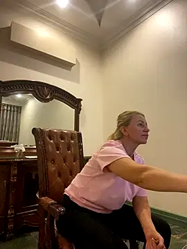 Amazoniiaa online show from October 28, 7:05 pm