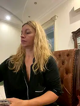 Amazoniiaa online show from November 14, 8:24 am