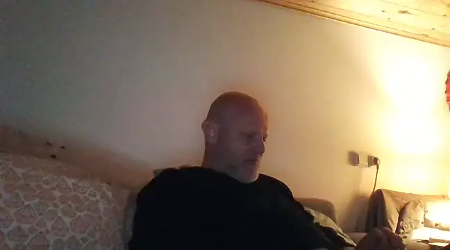 Snapshot of davigochi77bcn chatting on March 5, 10:21 pm davigochi77bcn online show from March 5, 10:21 pm