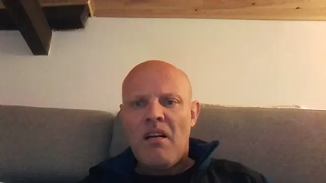 Snapshot of davigochi77bcn chatting on November 7, 8:20 pm davigochi77bcn online show from November 7, 8:20 pm