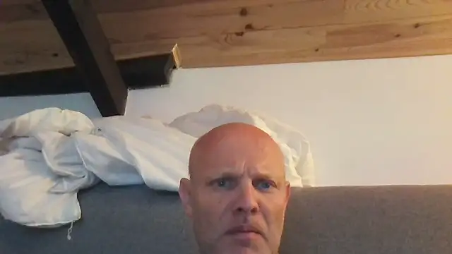 Snapshot of davigochi77bcn chatting on November 9, 7:45 pm davigochi77bcn online show from November 9, 7:45 pm