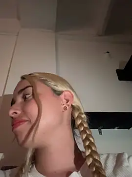 Irisweet  online show from February 9, 4:04 am