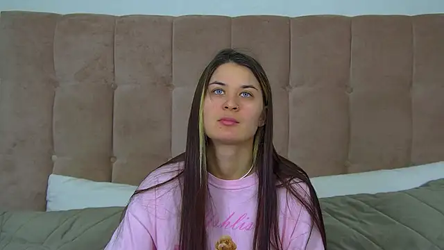 Snapshot of RachelSimpson chatting on February 24, 6:17 pm RachelSimpson online show from February 24, 6:17 pm