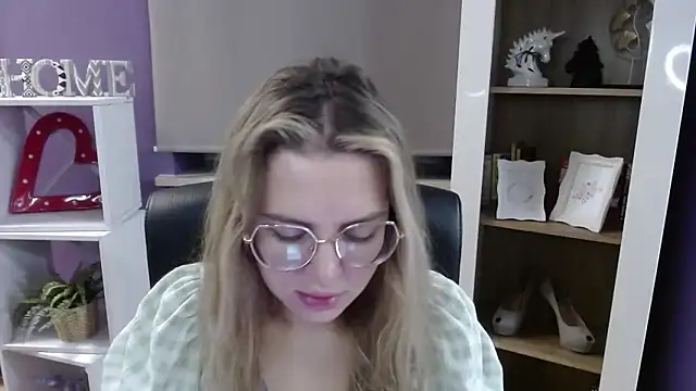 Zoey Erotic online show from November 27, 5:31 am