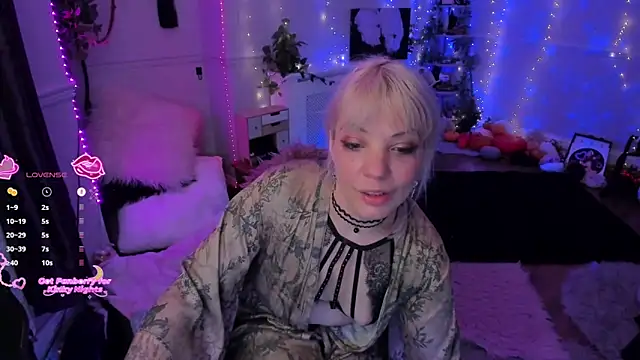 AliceW0lf online show from November 29, 5:05 pm