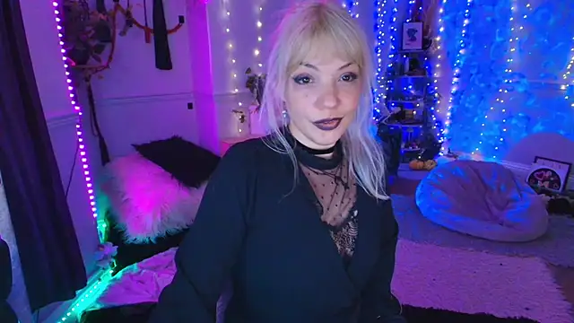 AliceW0lf online show from May 4, 9:11 pm