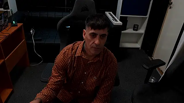 Elnonoykeila77 online show from April 14, 7:31 pm