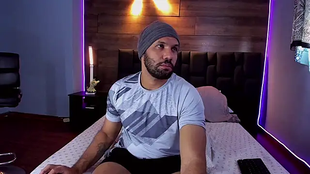 Snapshot of anthonylatynxd chatting on February 6, 3:52 pm anthonylatynxd online show from February 6, 3:52 pm