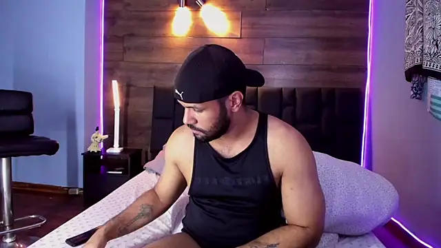 Snapshot of anthonylatynxd chatting on February 8, 11:22 am anthonylatynxd online show from February 8, 11:22 am