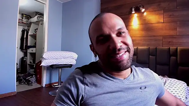 Snapshot of anthonylatynxd chatting on February 18, 2:27 pm anthonylatynxd online show from February 18, 2:27 pm