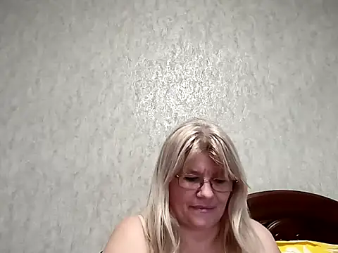 Snapshot of Diana_49 chatting on February 1, 10:37 am Diana 49 online show from February 1, 10:37 am