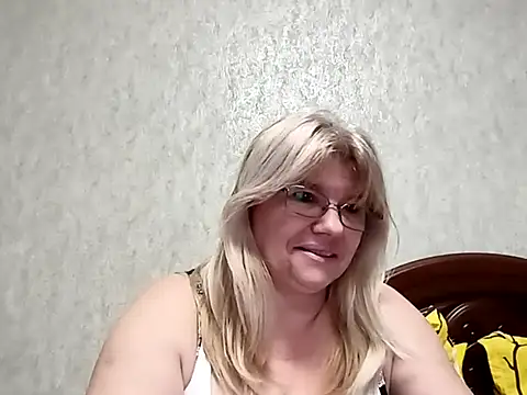 Snapshot of Diana_49 chatting on February 2, 11:08 am Diana 49 online show from February 2, 11:08 am