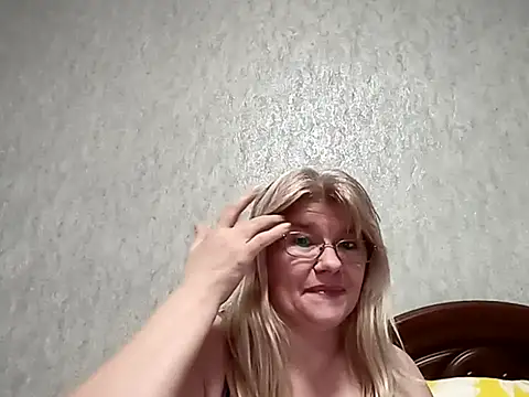 Snapshot of Diana_49 chatting on February 3, 6:17 pm Diana 49 online show from February 3, 6:17 pm