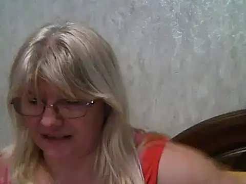 Snapshot of Diana_49 chatting on February 6, 10:37 am Diana 49 online show from February 6, 10:37 am