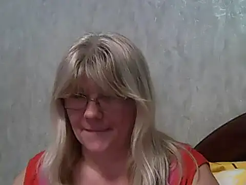 Snapshot of Diana_49 chatting on February 6, 6:02 pm Diana 49 online show from February 6, 6:02 pm