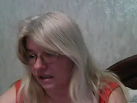 Snapshot of Diana_49 chatting on February 19, 8:33 am Diana 49 online show from February 19, 8:33 am