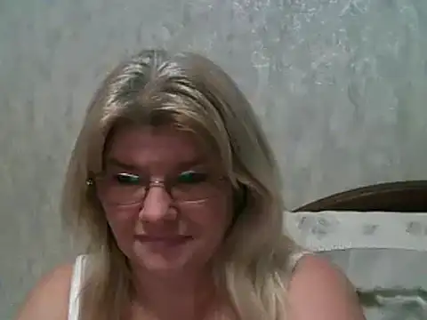 Snapshot of Diana_49 chatting on March 5, 7:49 am Diana 49 online show from March 5, 7:49 am