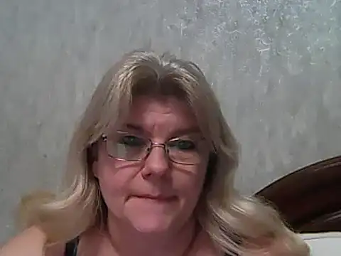 Snapshot of Diana_49 chatting on March 9, 4:11 pm Diana 49 online show from March 9, 4:11 pm
