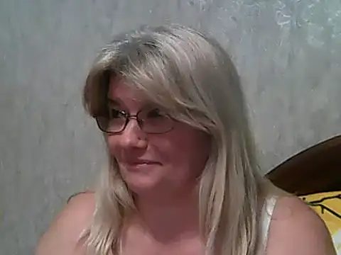 Snapshot of Diana_49 chatting on March 16, 2:00 pm Diana 49 online show from March 16, 2:00 pm