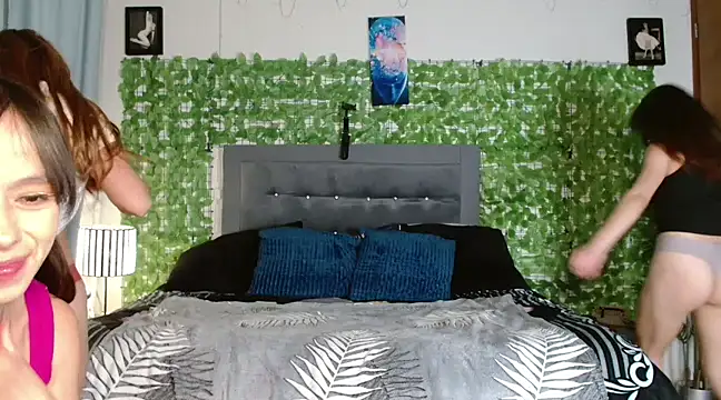 3littleschoolteens online show from January 31, 8:01 am