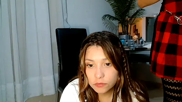 Snapshot of 3littleschoolteens chatting on June 11, 5:16 am 3littleschoolteens online show from June 11, 5:16 am