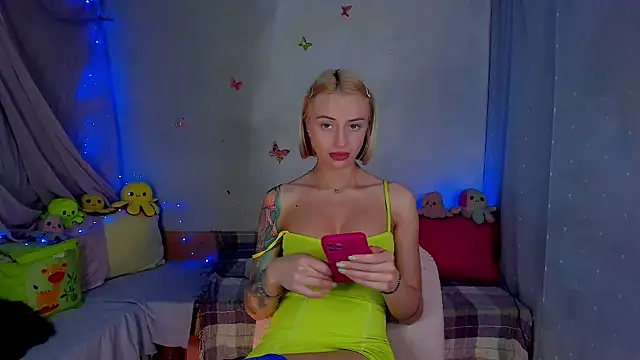 LickLizzy online show from March 25, 10:16 pm