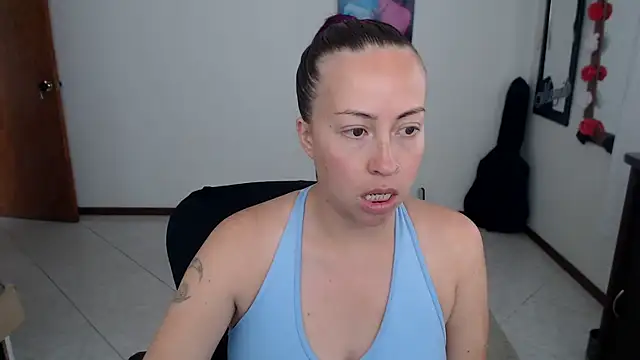 charlottezoe15 online show from February 20, 5:57 pm