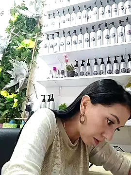 LunaZambrano online show from January 24, 9:47 pm