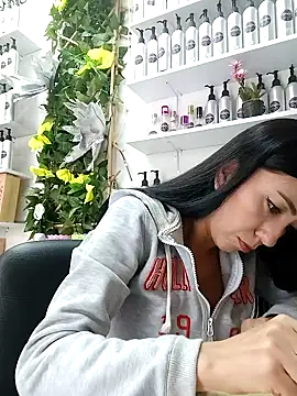 LunaZambrano online show from January 28, 8:58 pm