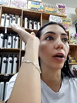 LunaZambrano online show from February 4, 10:34 pm