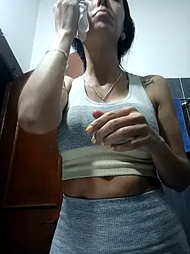 LunaZambrano online show from February 6, 4:31 am