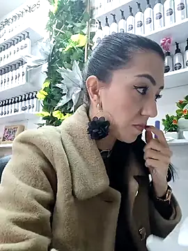 LunaZambrano online show from February 15, 6:44 pm