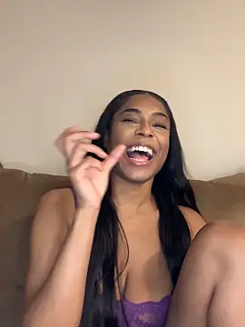 Snapshot of CandyLuxxxx chatting on December 6, 9:02 pm CandyLuxxxx online show from December 6, 9:02 pm