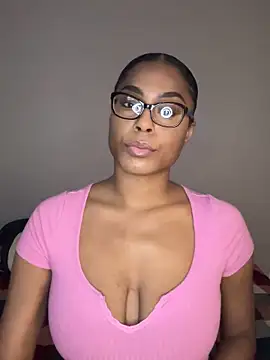 Snapshot of CandyLuxxxx chatting on December 20, 11:37 pm CandyLuxxxx online show from December 20, 11:37 pm